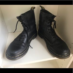 womens blk dr. martens 7